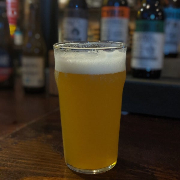 Photo taken at The Market Craft Beer by Daniel P. on 9/11/2019