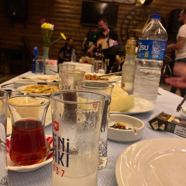 Снимок сделан в Körfez Aşiyan Restaurant пользователем Halil 11/3/2021