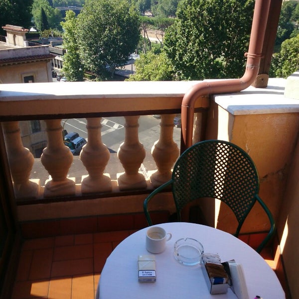 Nice hotel, stay 3 nights (couple) small but comfortable room, including breakfast at the terrace with some view on Tevere