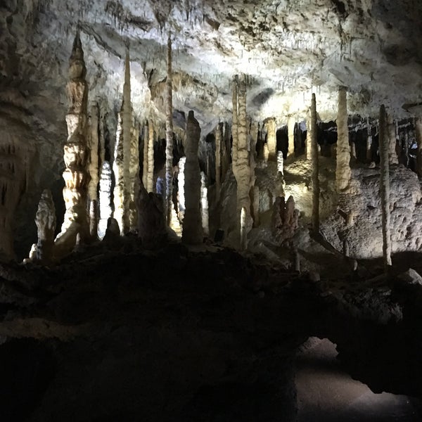 Foto diambil di Le Domaine des Grottes de Han / Het Domein van de Grotten van Han oleh Janice R. pada 7/4/2017