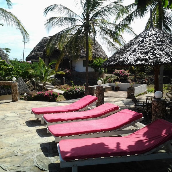 Photo taken at Flamingo Villas Resort by Flamingo Villas Resort on 10/18/2015