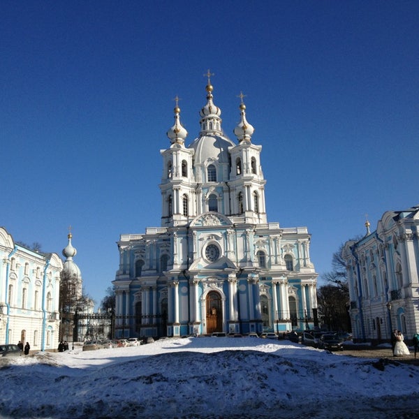Смольный собор парк