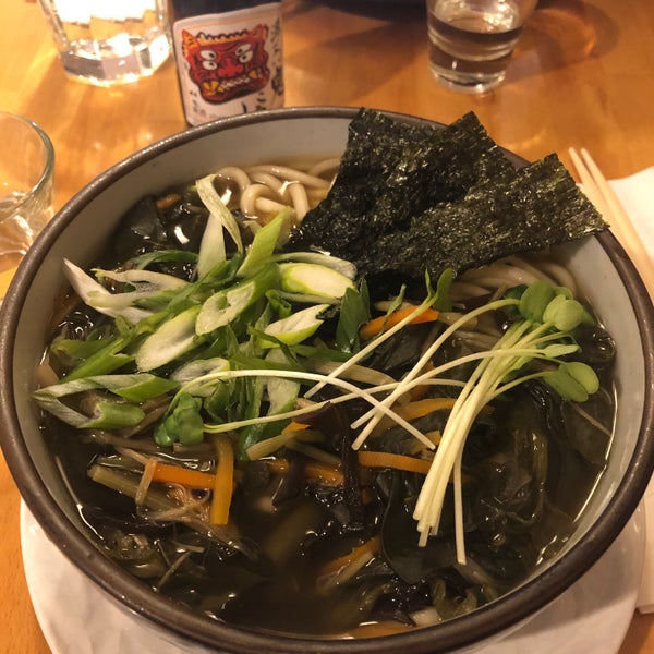Снимок сделан в Cha-Ya Vegetarian Japanese Restaurant пользователем Nk M. 11/4/2019