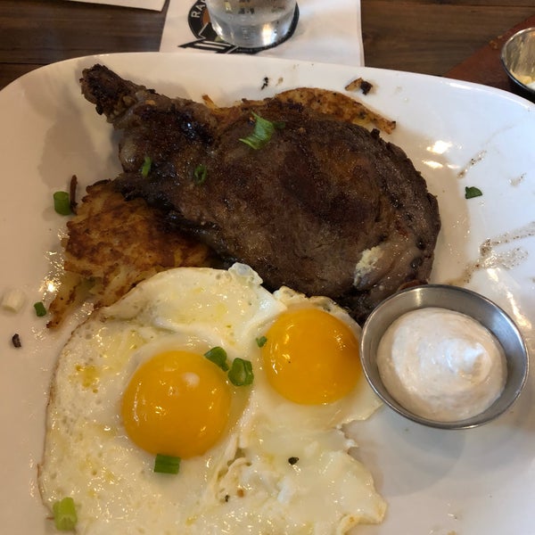 รูปภาพถ่ายที่ Railcar Modern American Kitchen โดย Out2Lunch เมื่อ 5/13/2019