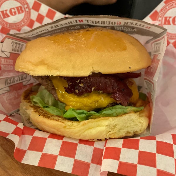 Снимок сделан в KGB - Killer Gourmet Burgers пользователем Allison 3/30/2019
