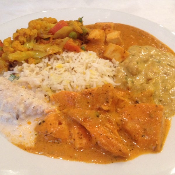 Das Foto wurde bei Aroma Indian Cuisine von ᴡ M. am 8/21/2014 aufgenommen