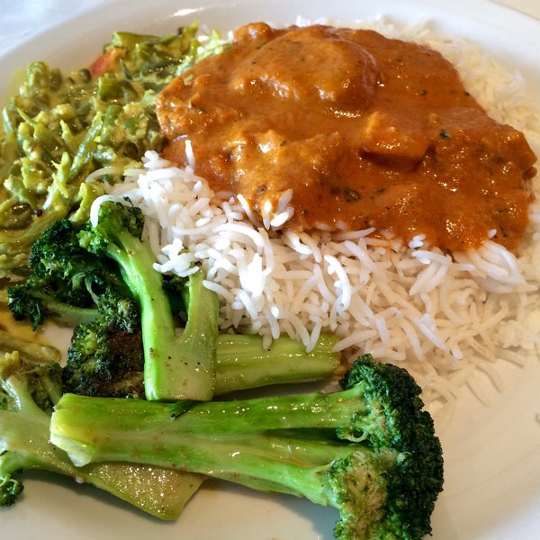 Foto scattata a TAVA Contemporary Indian Cuisine da ᴡ M. il 12/23/2014