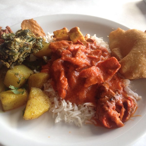 Снимок сделан в TAVA Contemporary Indian Cuisine пользователем ᴡ M. 9/2/2014