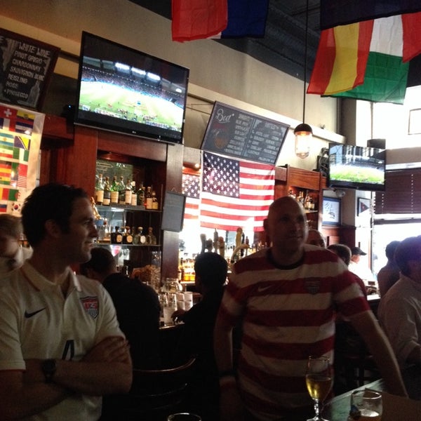 6/16/2014にCarlos P.がMaxwell&#39;s Bar &amp; Restaurantで撮った写真