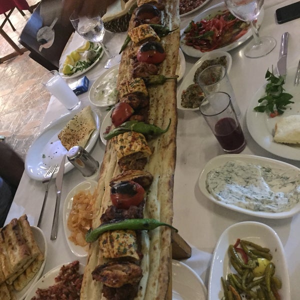 Foto tirada no(a) Kolcuoğlu Restaurant por Erol D. em 9/30/2017