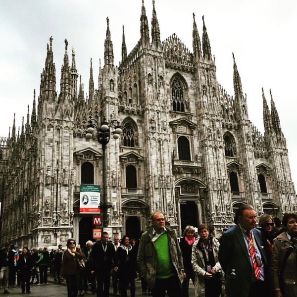 4/9/2016 tarihinde Pasha R.ziyaretçi tarafından Duomo di Milano'de çekilen fotoğraf