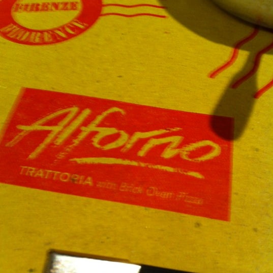 Foto tirada no(a) Alforno Trattoria • Bar • Pizza por T O. em 10/18/2012
