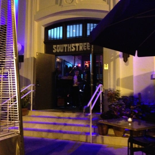 Foto tirada no(a) Southstreet Restaurant &amp; Bar por Jennie W. em 3/23/2013