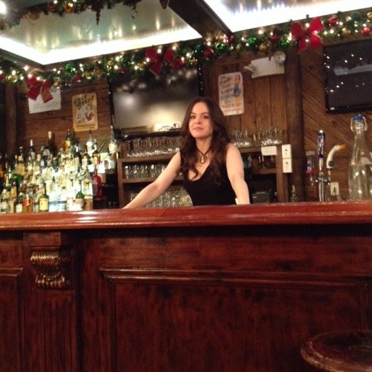 Foto tirada no(a) Quinn&#39;s Bar &amp; Grill por Jennie W. em 11/14/2014