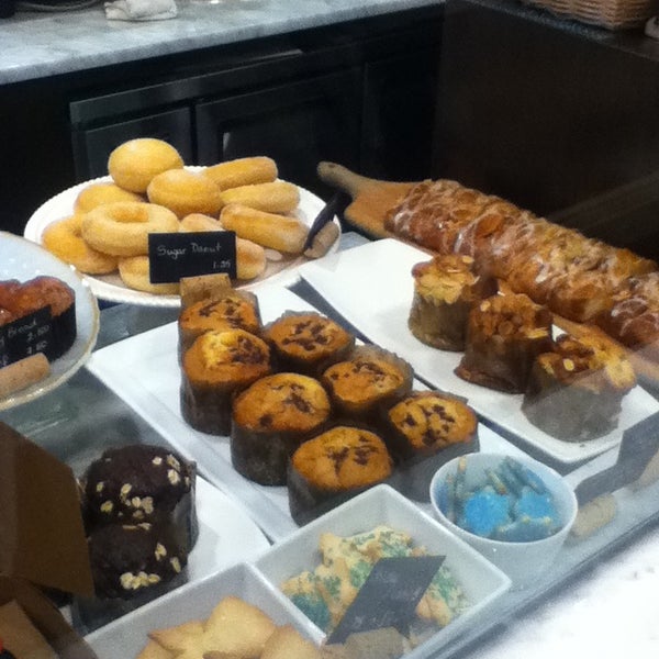 12/24/2012 tarihinde Donny T.ziyaretçi tarafından Du Jour Bakery'de çekilen fotoğraf
