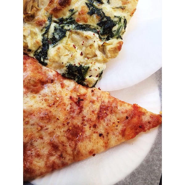10/21/2013にDonny T.がPreviti Pizzaで撮った写真