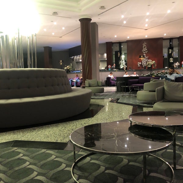 Foto diambil di Grand Cevahir Hotel oleh Yavuz Ulusoy pada 9/11/2021