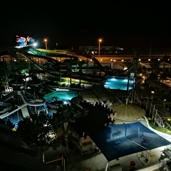 Снимок сделан в Crystal Admiral Resort Suites &amp; Spa пользователем Büşşşra G. 8/8/2022
