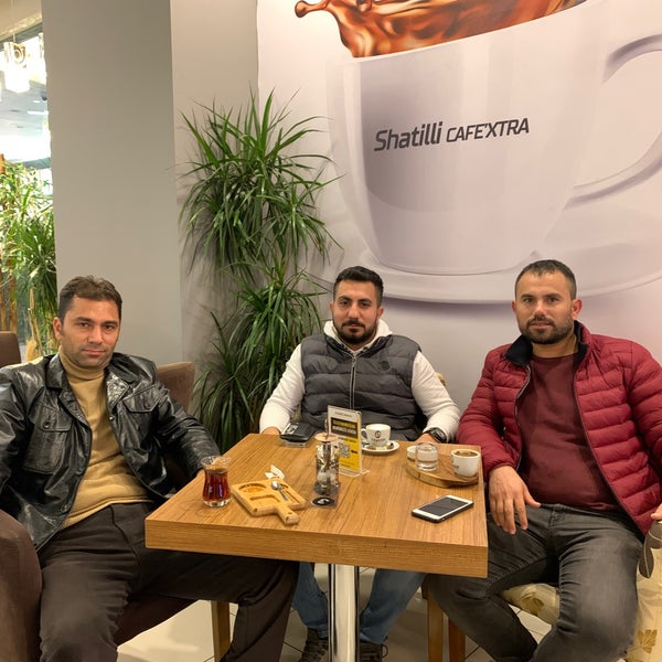 11/12/2021 tarihinde Ozan Arif K.ziyaretçi tarafından Shatilli Cafe Xtra'de çekilen fotoğraf