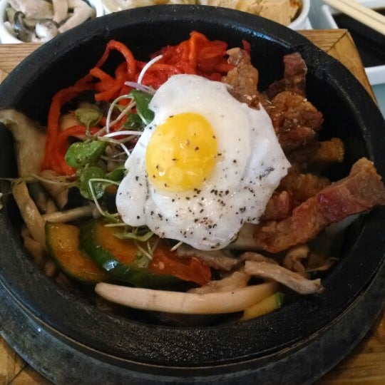 4/18/2014にDavidがNara Sushi and Korean Kitchenで撮った写真