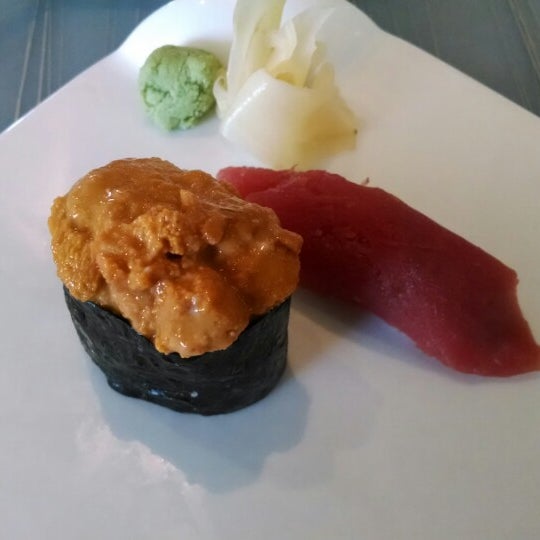 4/18/2014にDavidがNara Sushi and Korean Kitchenで撮った写真