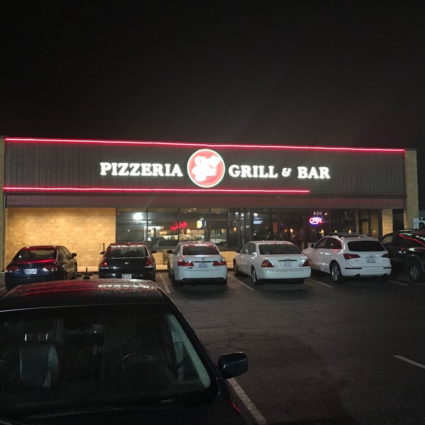Excellent pizza and salad bar. Broad menu with plenty of sandwiches + ribs. Food is excellent. Family friendly. Awesome bar too.