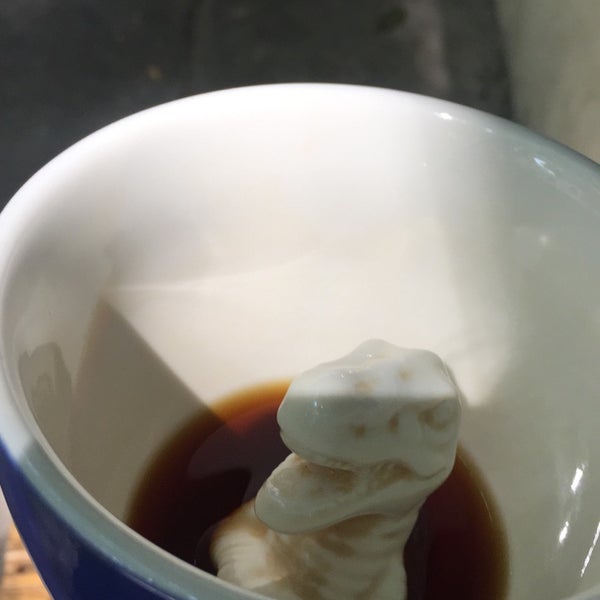 Probé un Clever, delicioso, y la taza de Dino, la sorpresa más cool! 😎‼️😱