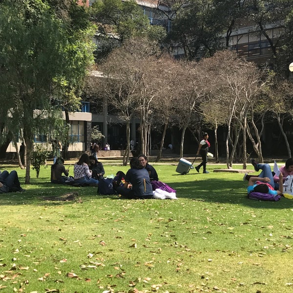 Снимок сделан в UNAM Facultad de Odontología пользователем Xarenn 3/1/2017