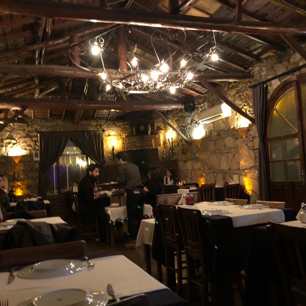 Foto diambil di Tarihi Köy Restaurant oleh Y-A-S-İ-N-😉 pada 12/16/2017