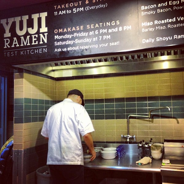 Foto tirada no(a) Yuji Ramen Kitchen por Fred B. em 3/29/2013