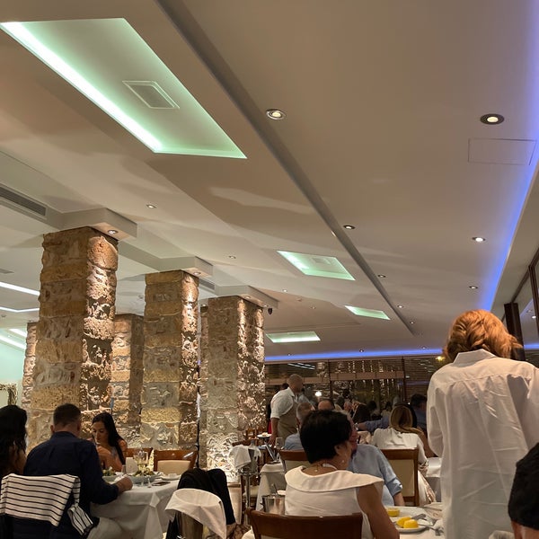Foto diambil di Labros Restaurant oleh Mlk pada 7/9/2022