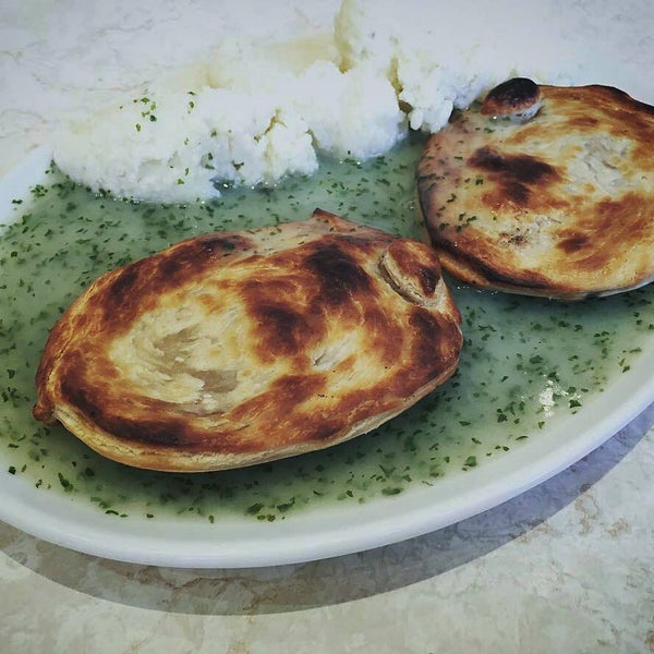 2/11/2016 tarihinde Neil V.ziyaretçi tarafından G. KELLY Pie &amp; Mash'de çekilen fotoğraf