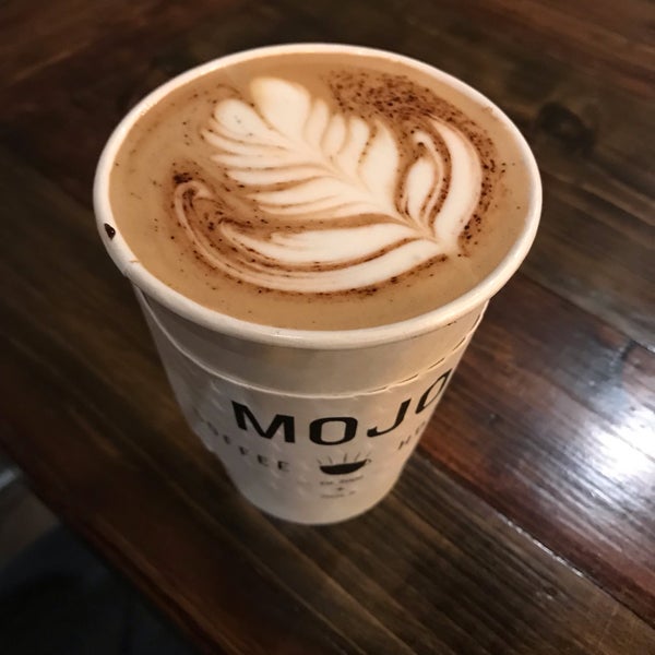 Photo taken at Mojo Coffee House by Ali Anvari on 11/16/2018