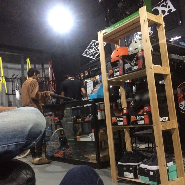 Photos At The Curb 110a Jalan Burhanuddin Helmi Taman Tun Dr Ismail