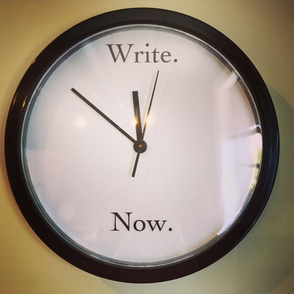 Подписание документов. Write around. Человек пишет ручкой. Девушка пишет в тетради. Write around.