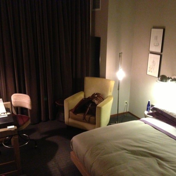 Das Foto wurde bei Chambers Hotel von T. Lyle Barnes am 1/15/2013 aufgenommen