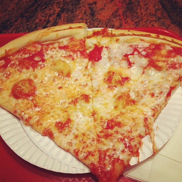 10/2/2013 tarihinde Dani K.ziyaretçi tarafından Bravo Pizza'de çekilen fotoğraf