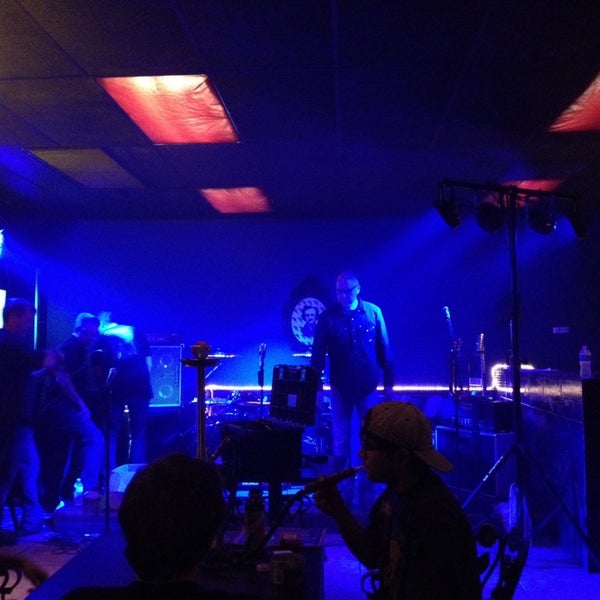 11/17/2013にAaron M.がThe Raven Hookah Loungeで撮った写真