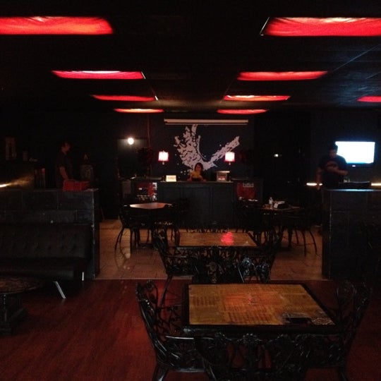 Foto tirada no(a) The Raven Hookah Lounge por Aaron M. em 9/16/2012