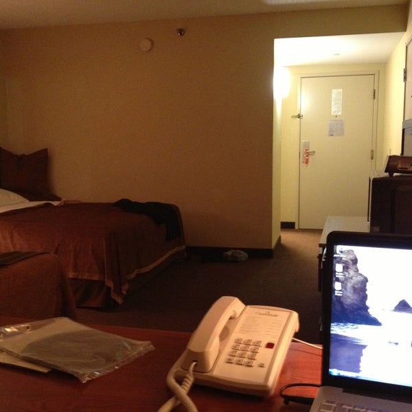 Photo taken at Chicago Club Inn Suites by David . on 9/14/2013