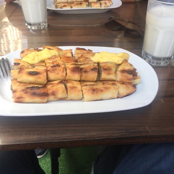 Foto scattata a Meşhur Pide Restaurant da Yasin il 7/26/2016