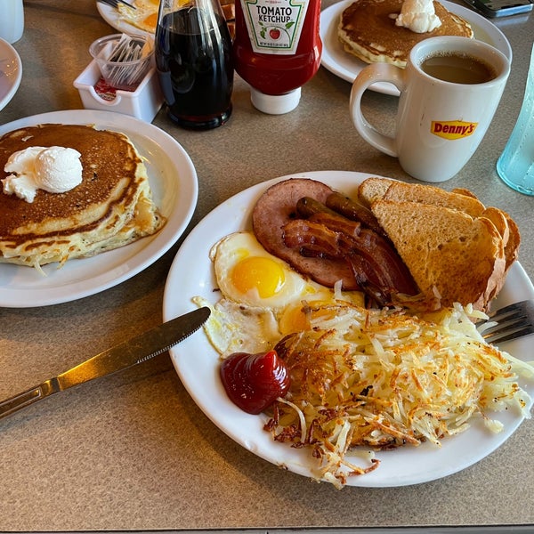 Denny's - Breakfast Spot in Miami Beach