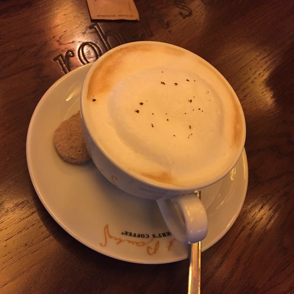 Das Foto wurde bei Robert&#39;s Coffee von Bugra Y. am 12/24/2015 aufgenommen