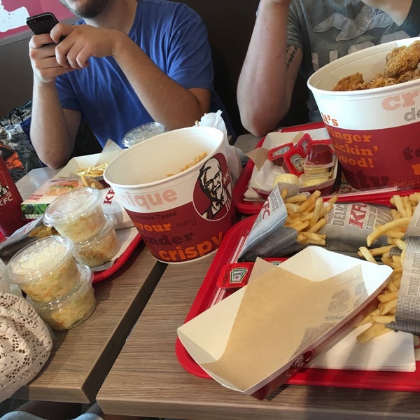 Photo taken at KFC by Loïc D. on 8/27/2016