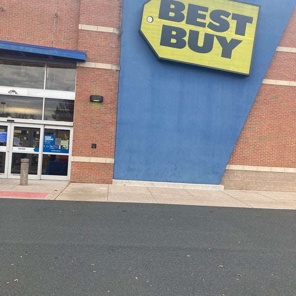 Best Buy Electronics Store in West Simsbury