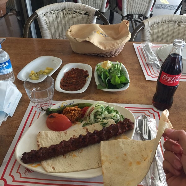 Снимок сделан в Topçu Restaurant пользователем BeHi R. 3/18/2022