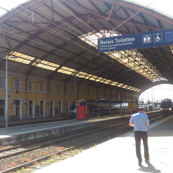 Photo taken at Gare SNCF d&#39;Avignon-Centre by Danilo P. on 6/6/2019