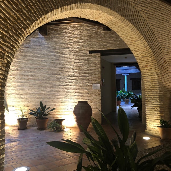 Foto diambil di Hotel Palacio de Santa Paula oleh Vincent M. pada 4/28/2019