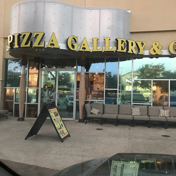 11/13/2017 tarihinde Richard O.ziyaretçi tarafından Pizza Gallery &amp; Grill'de çekilen fotoğraf