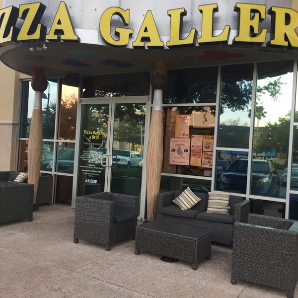 รูปภาพถ่ายที่ Pizza Gallery &amp; Grill โดย Richard O. เมื่อ 2/6/2017